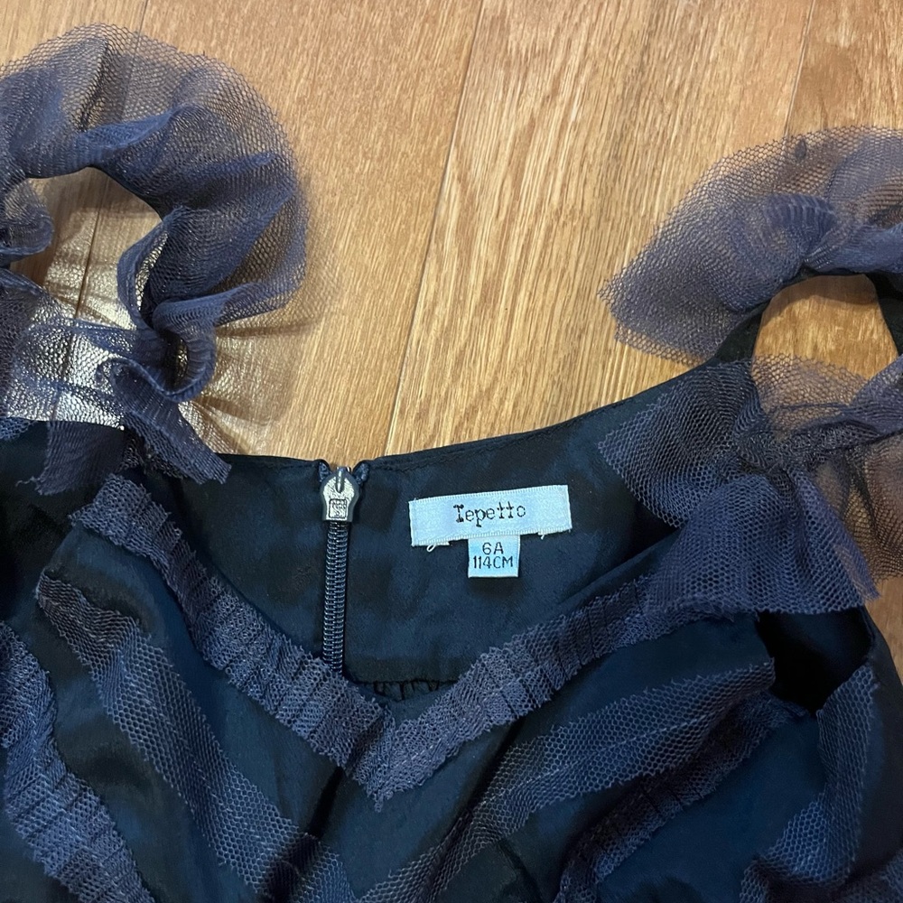 Repetto ruffle dress 5 years old 114 cm worn once
